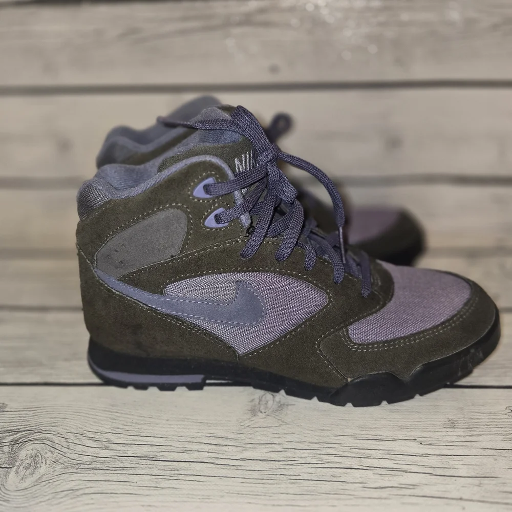 Vintage Nike Air 90's Caldera Boots Gray Purple Womens US Size 8 Outdoor Hiking - Picture 3 of 11
